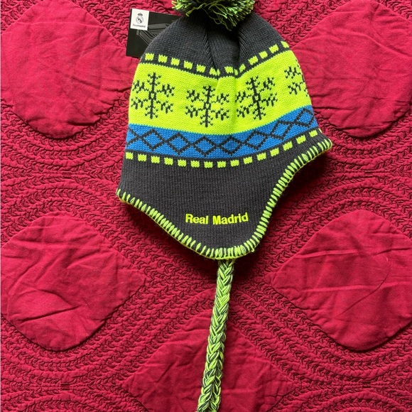 OFFICIAL REAL MADRID BEANIE , 100% ACRYLC - Picture 3 of 5